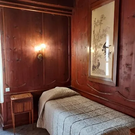 Chateau De Passieres 2*